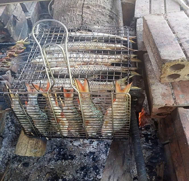 Cá suối nướng